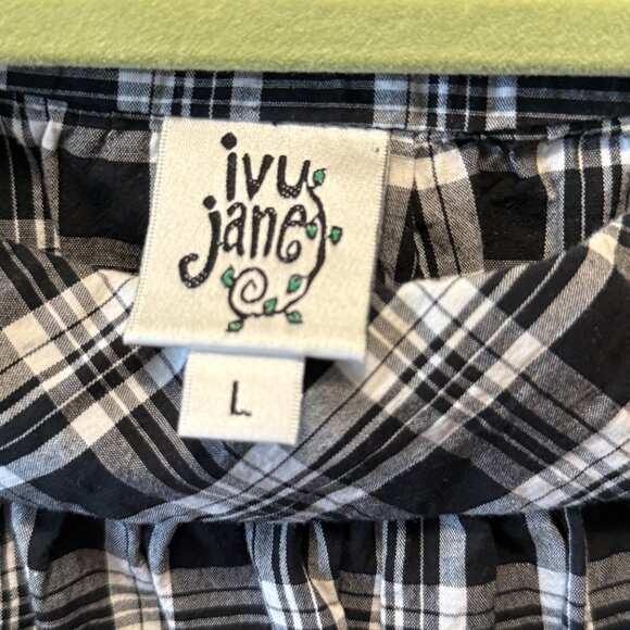 Ivy Jane Plaid Sleeveless Blouse - Picture 4 of 4